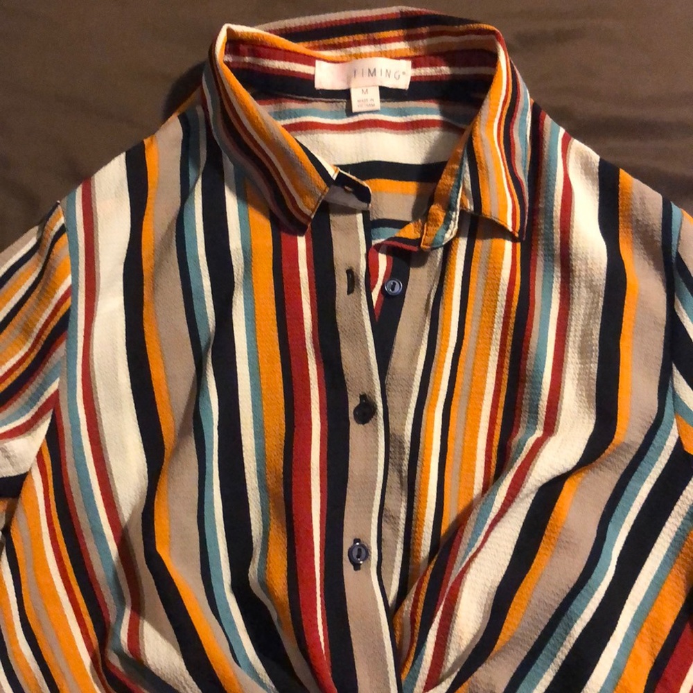 Collar shirt , cute for the office 😍